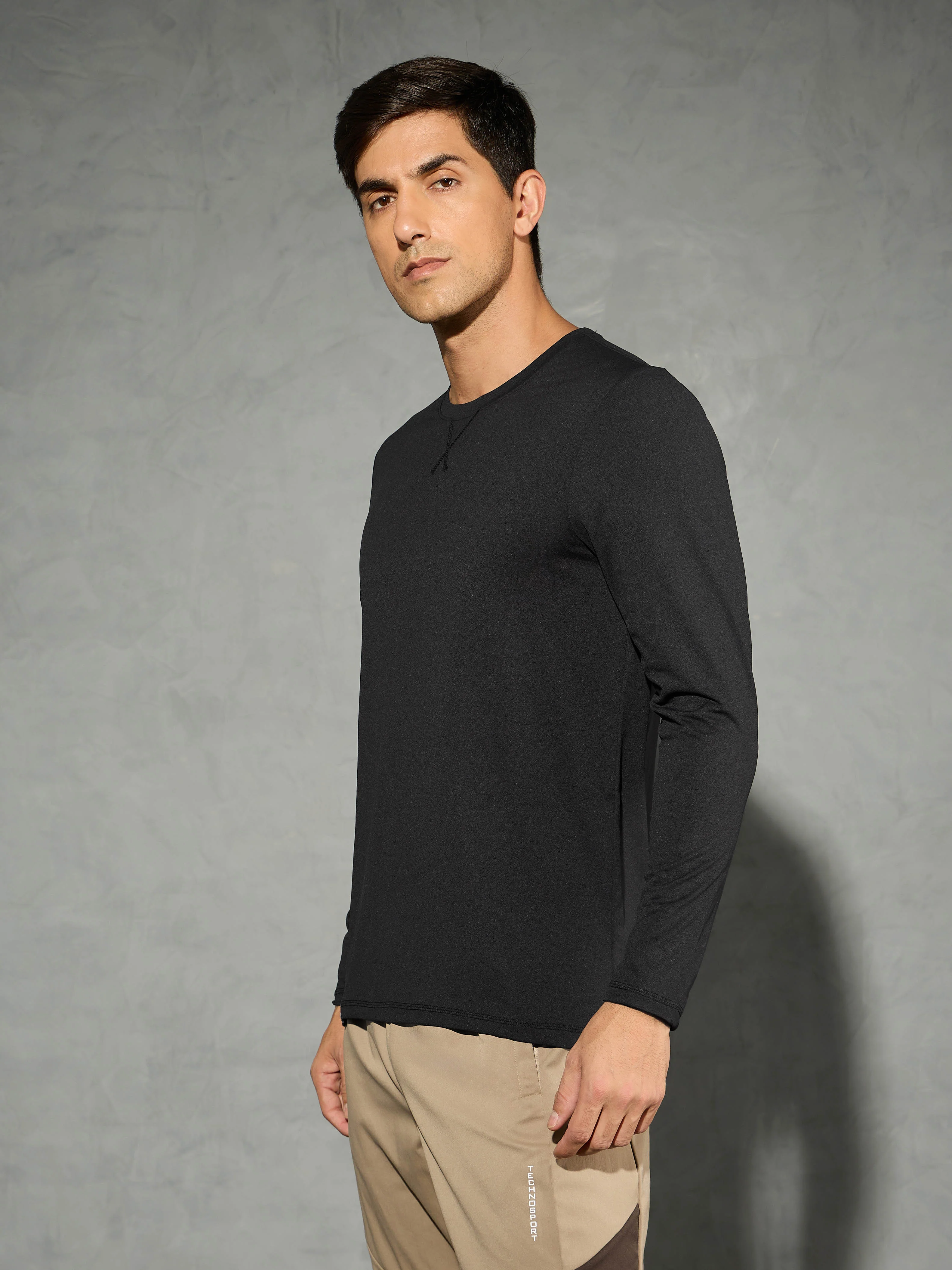 Men Solid Slim Fit Round Neck Sports T-shirt with COTFLEX - Image 4