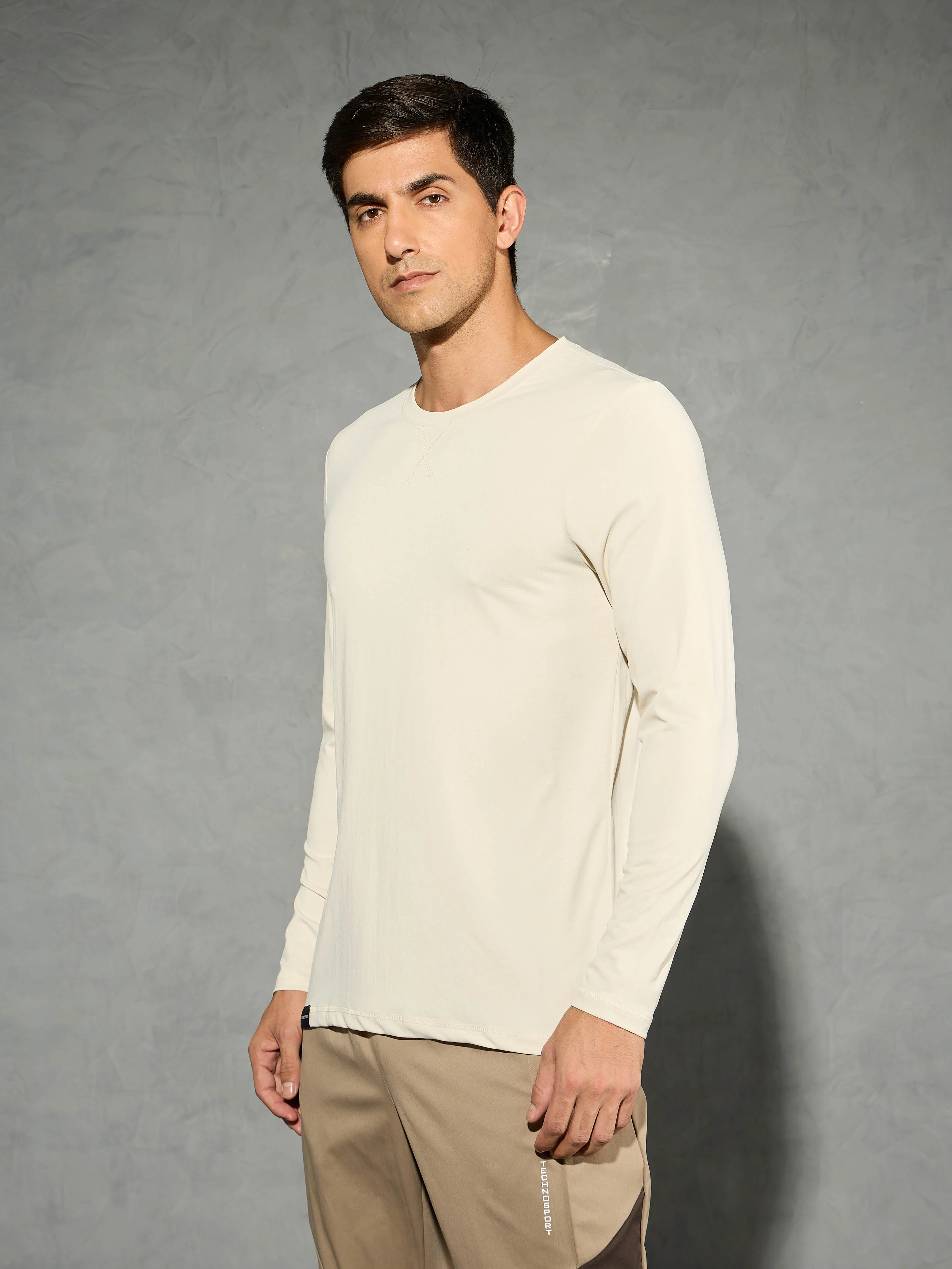 Men Solid Slim Fit Round Neck Sports T-shirt with COTFLEX - Image 4