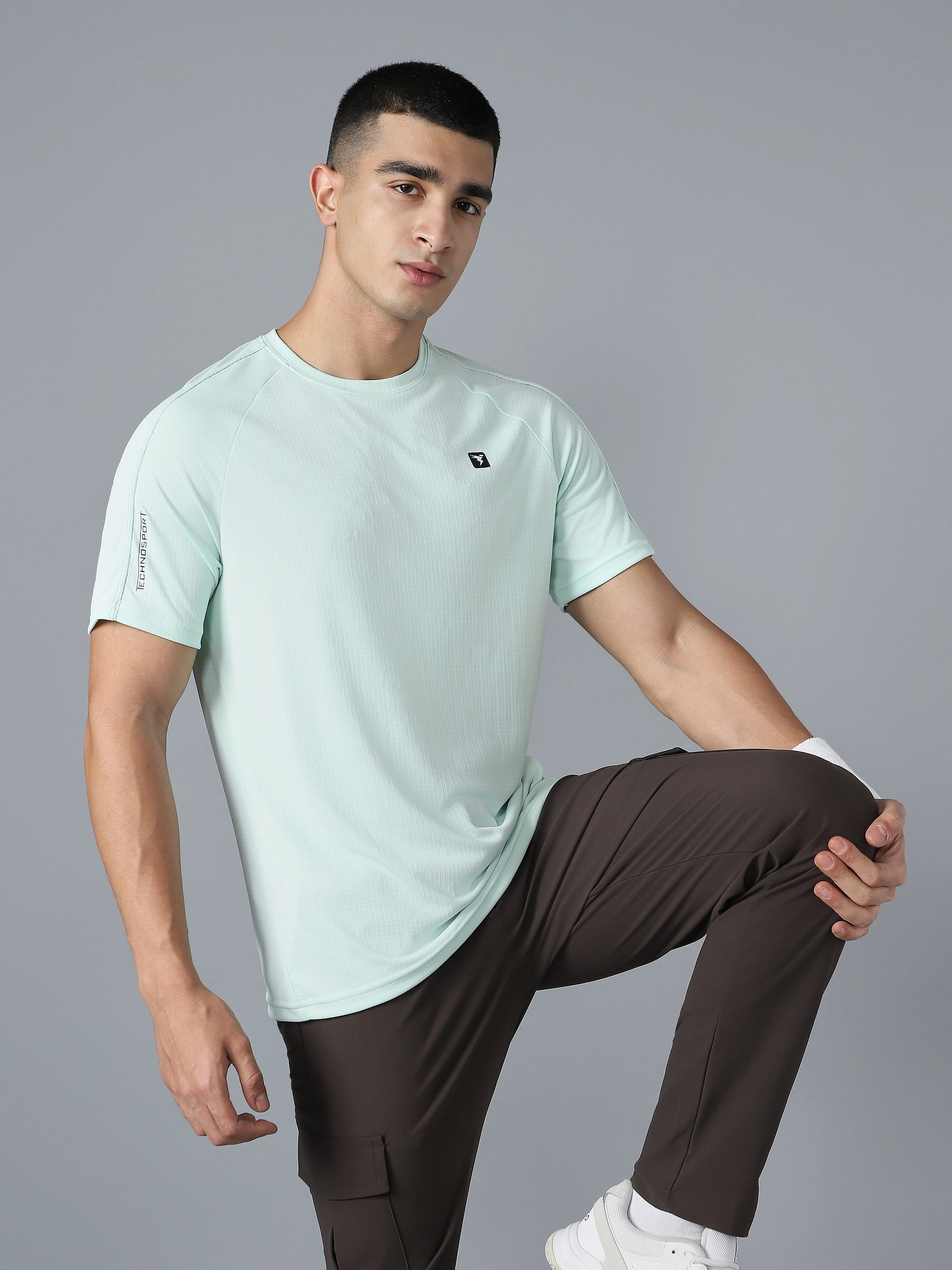 Men Solid Slim Fit Round Neck Sports T-shirt with TECHNOCOOL+ - Image 4