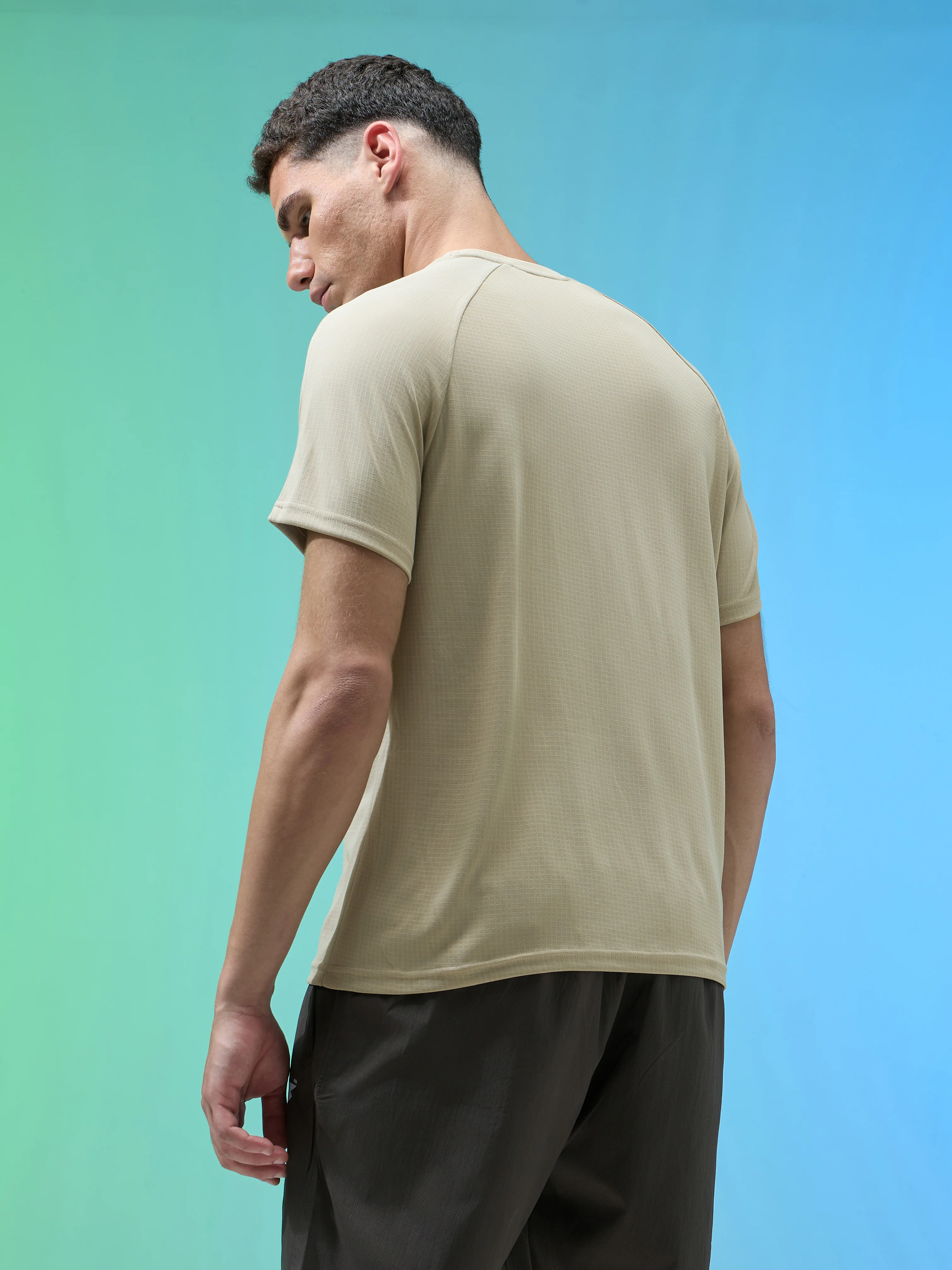 Men Solid Slim Fit Round Neck Sports T-shirt with TECHNOCOOL+ - Image 3