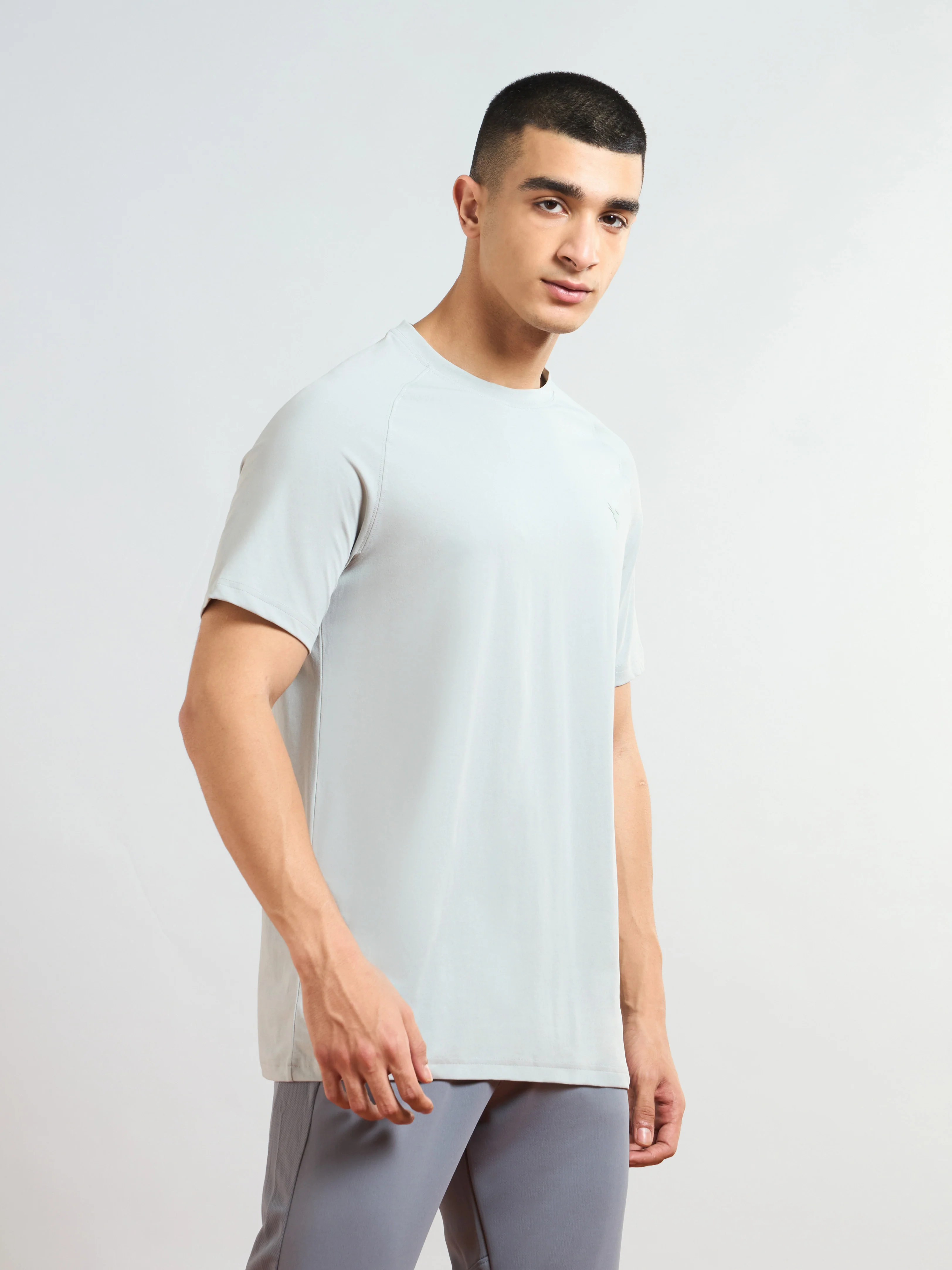 Men Solid Slim Fit Round Neck T-shirt with COTFLEX - Image 4
