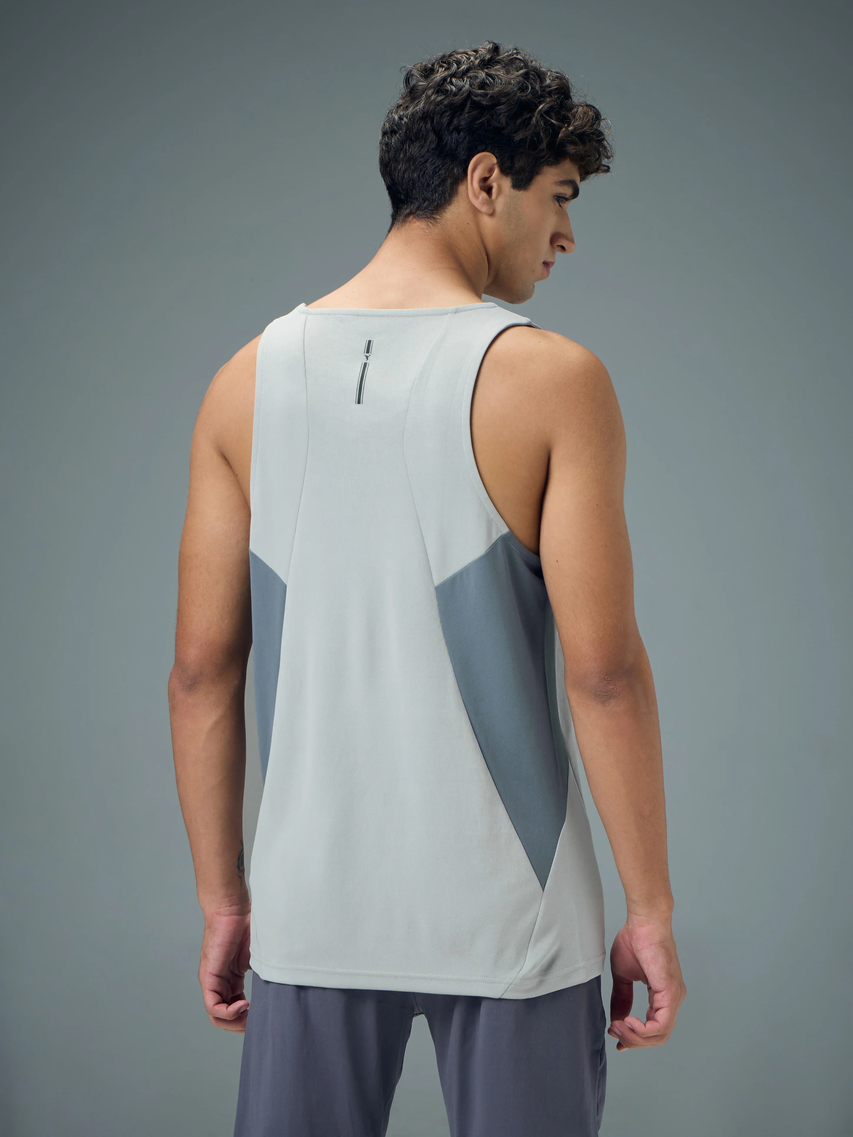 Men Solid Slim Fit Scoop Neck Sports Innerwear Vest with TECHNO COOL+ - Image 2