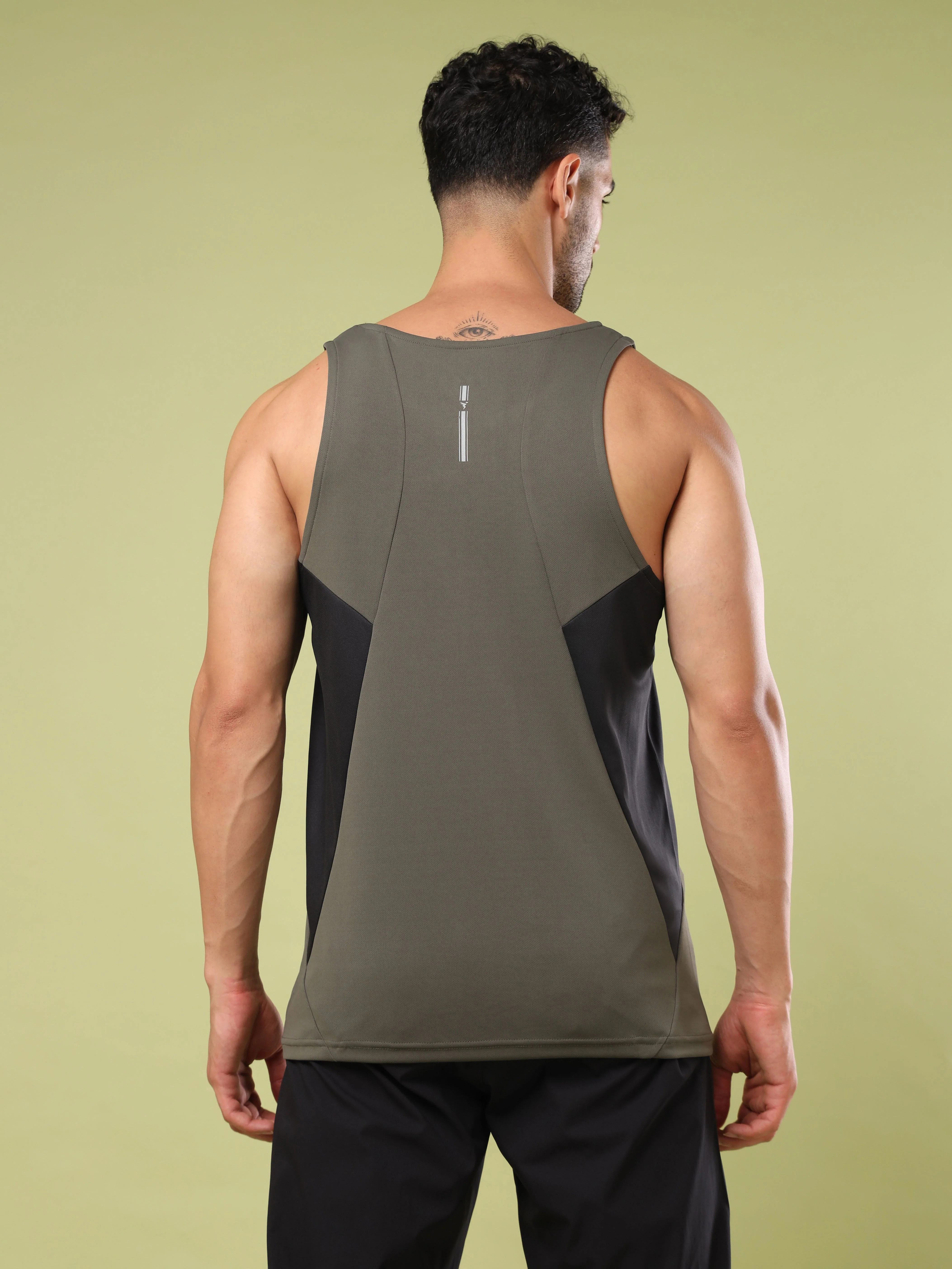 Men Solid Slim Fit Scoop Neck Sports Innerwear Vest with TECHNO COOL+ - Image 2