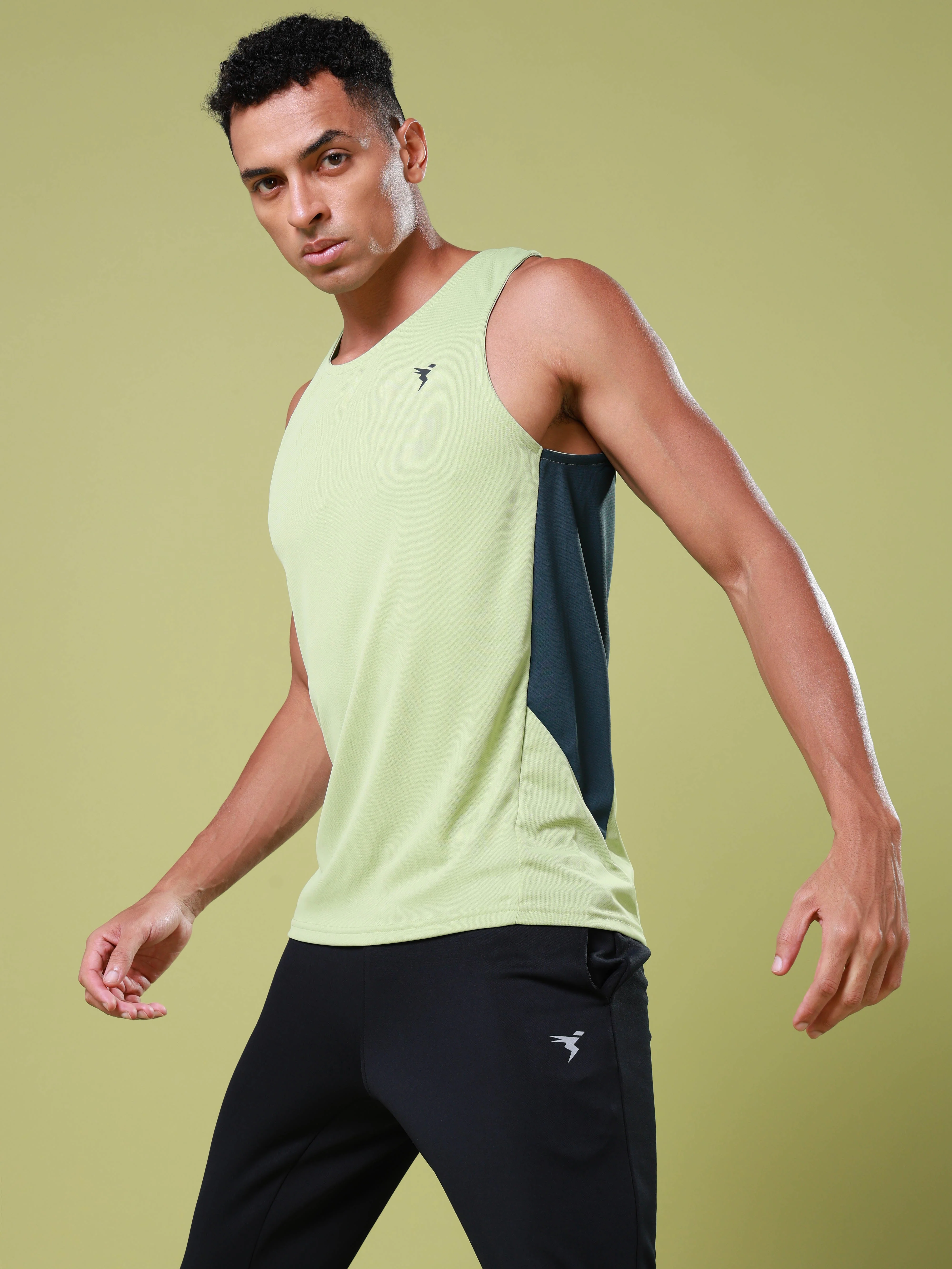 Men Solid Slim Fit Scoop Neck Sports Innerwear Vest with TECHNO COOL+ - Image 3