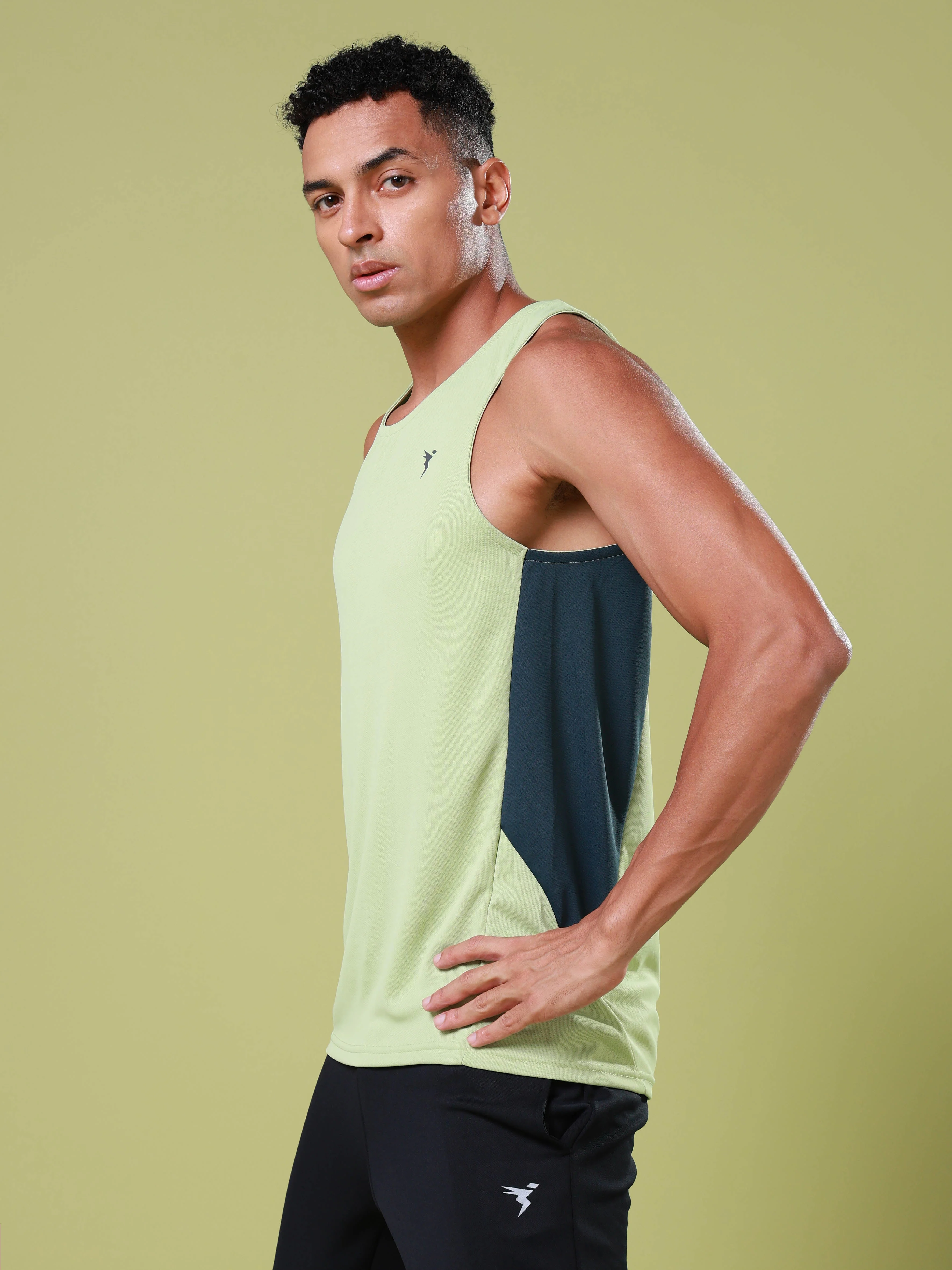 Men Solid Slim Fit Scoop Neck Sports Innerwear Vest with TECHNO COOL+ - Image 4