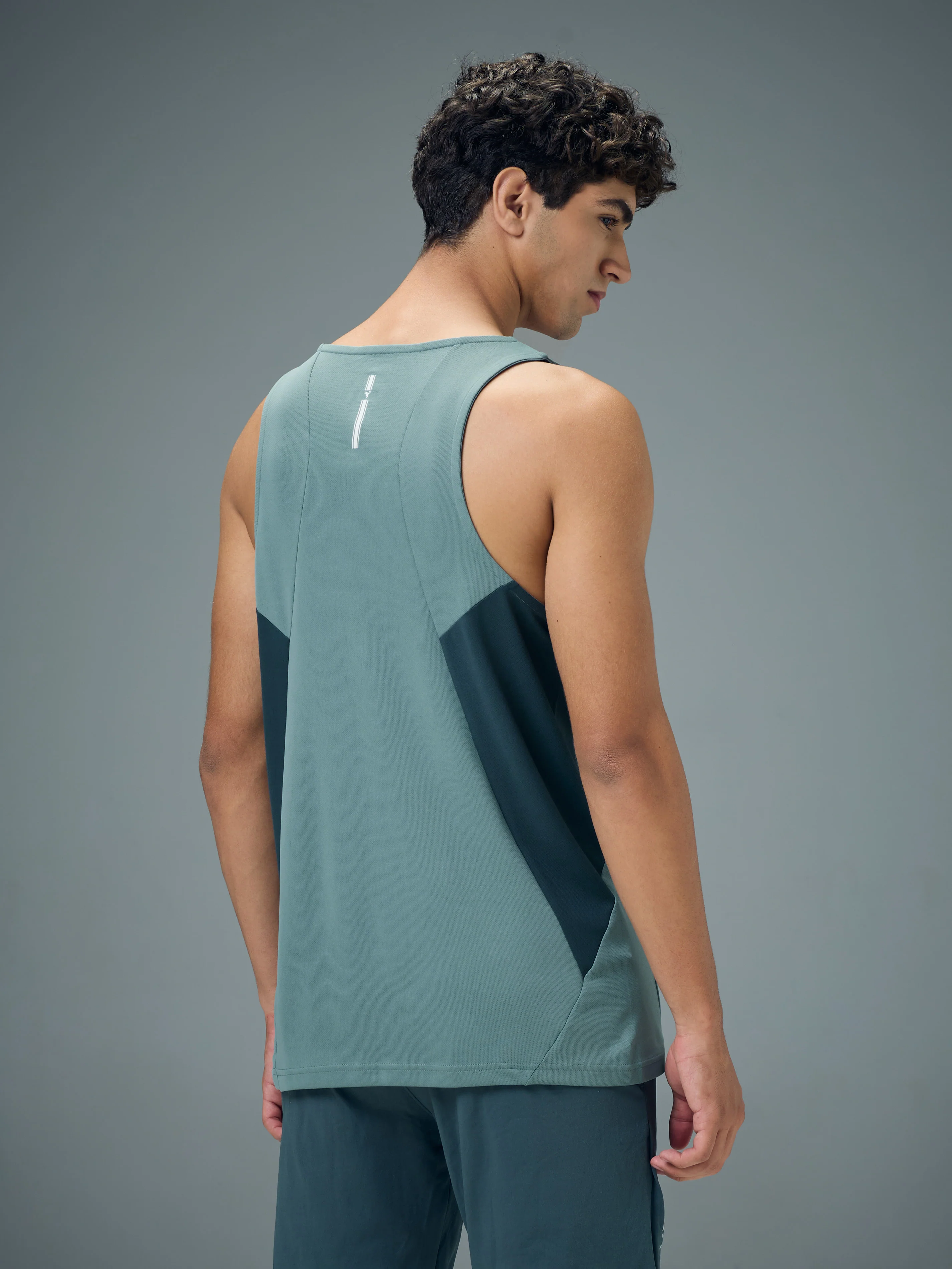 Men Solid Slim Fit Scoop Neck Sports Innerwear Vest with TECHNO COOL+ - Image 3