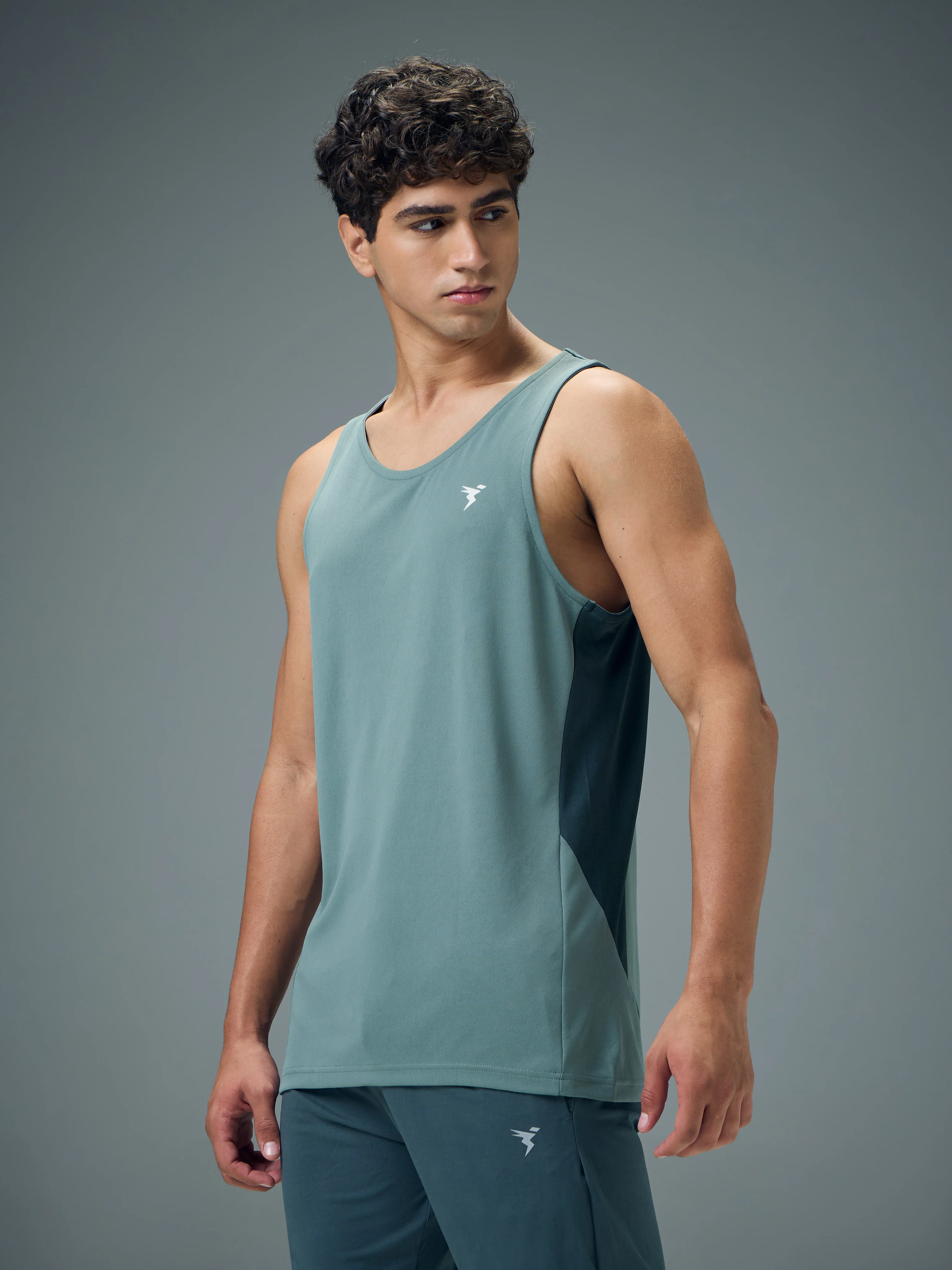 Men Solid Slim Fit Scoop Neck Sports Innerwear Vest with TECHNO COOL+ - Image 4