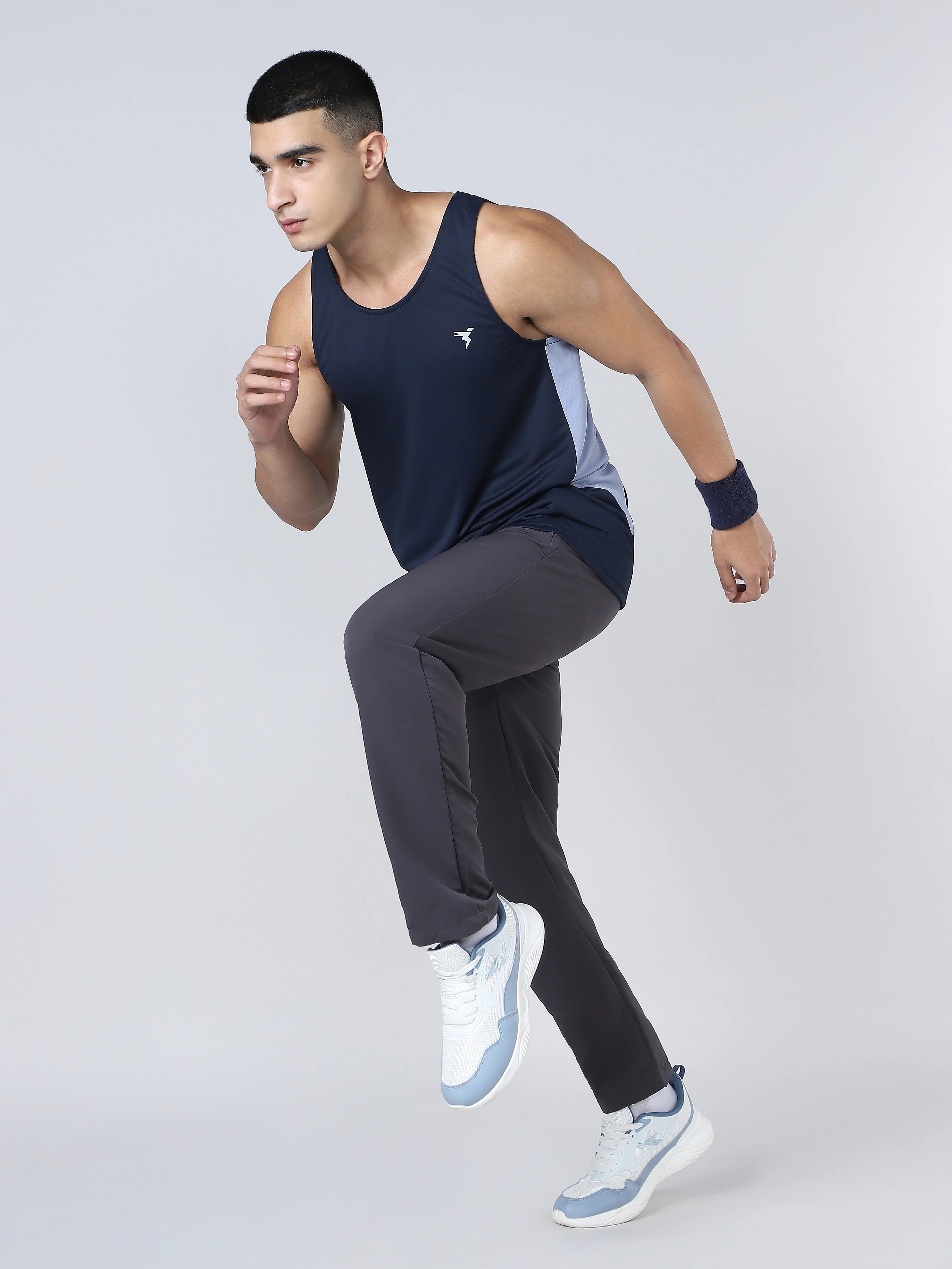 Men Solid Slim Fit Scoop Neck Sports Innerwear Vest with TECHNO COOL+ - Image 4