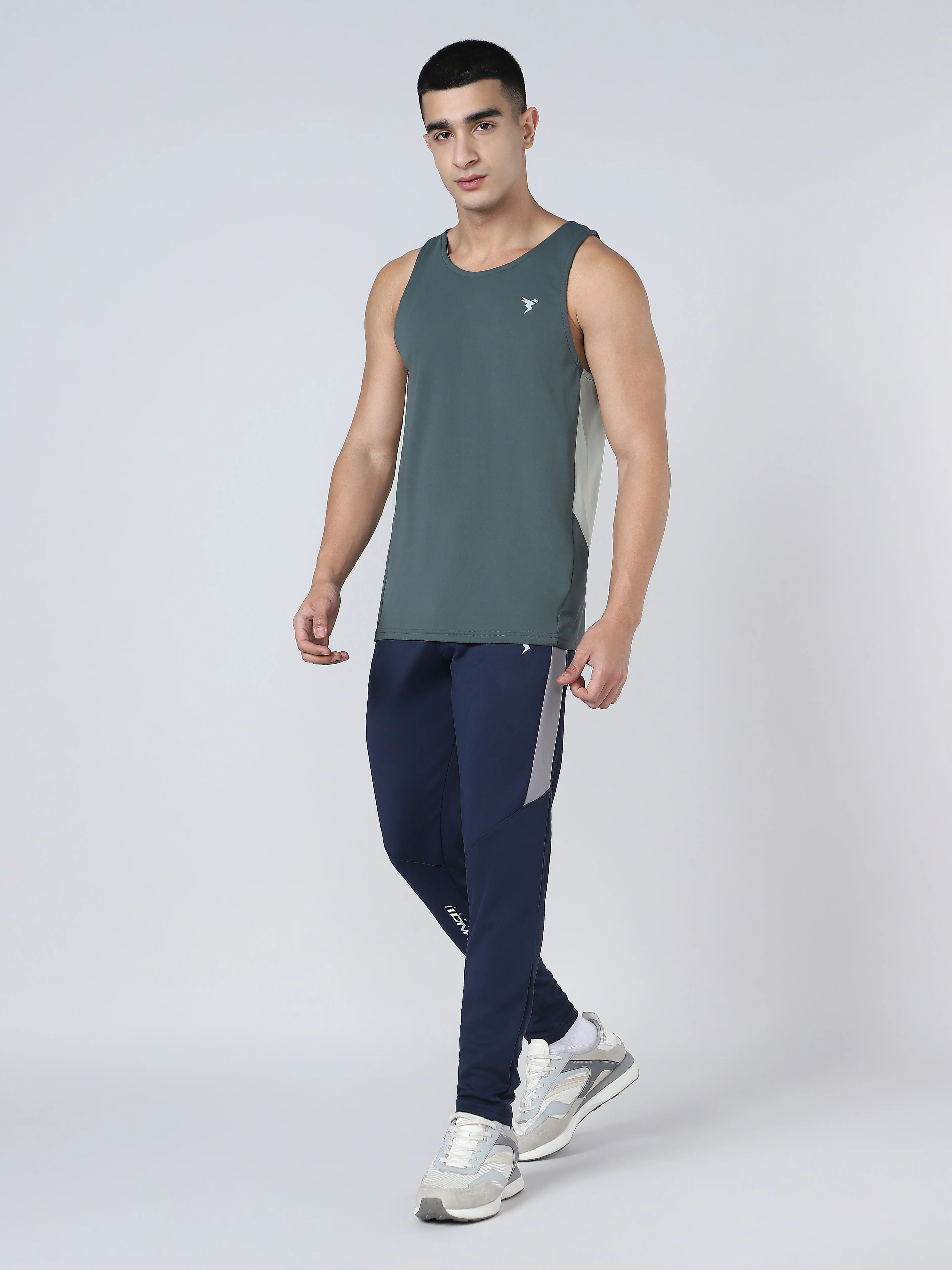 Men Solid Slim Fit Scoop Neck Sports Innerwear Vest with TECHNO COOL+ - Image 5