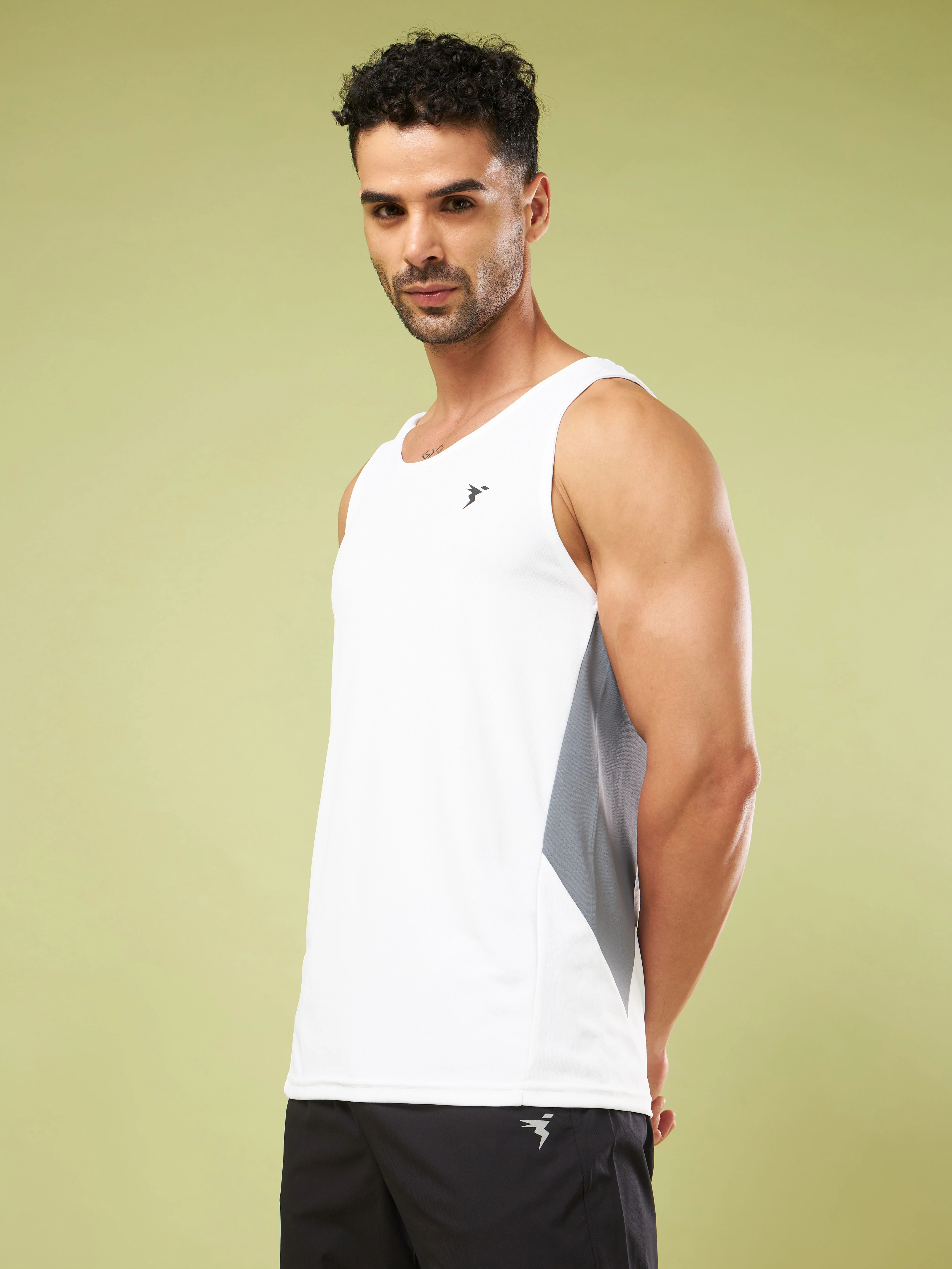Men Solid Slim Fit Scoop Neck Sports Innerwear Vest with TECHNO COOL+ - Image 4