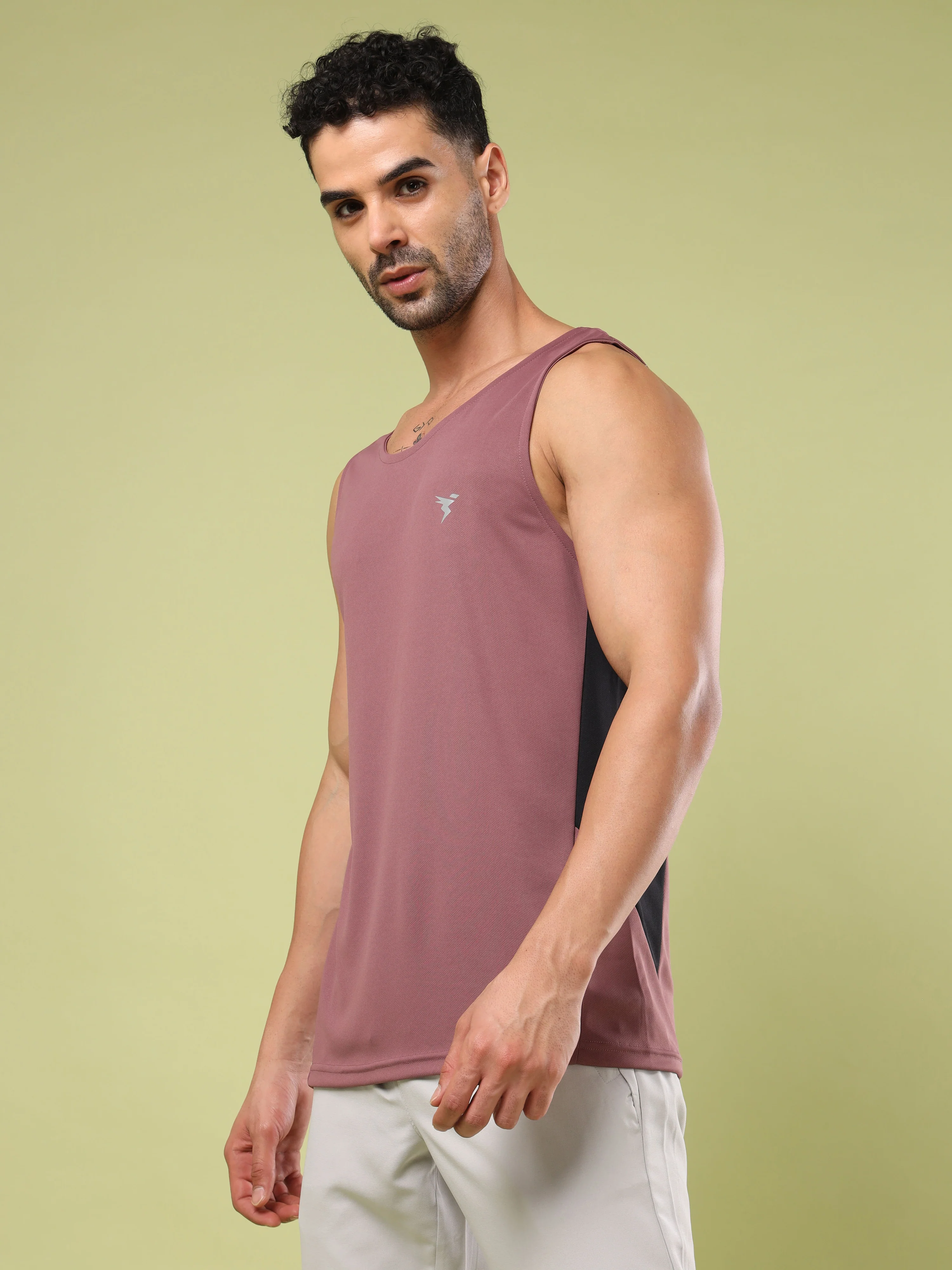 Men Solid Slim Fit Scoop Neck Sports Innerwear Vest with TECHNO COOL+ (Pack of 2) - Image 4