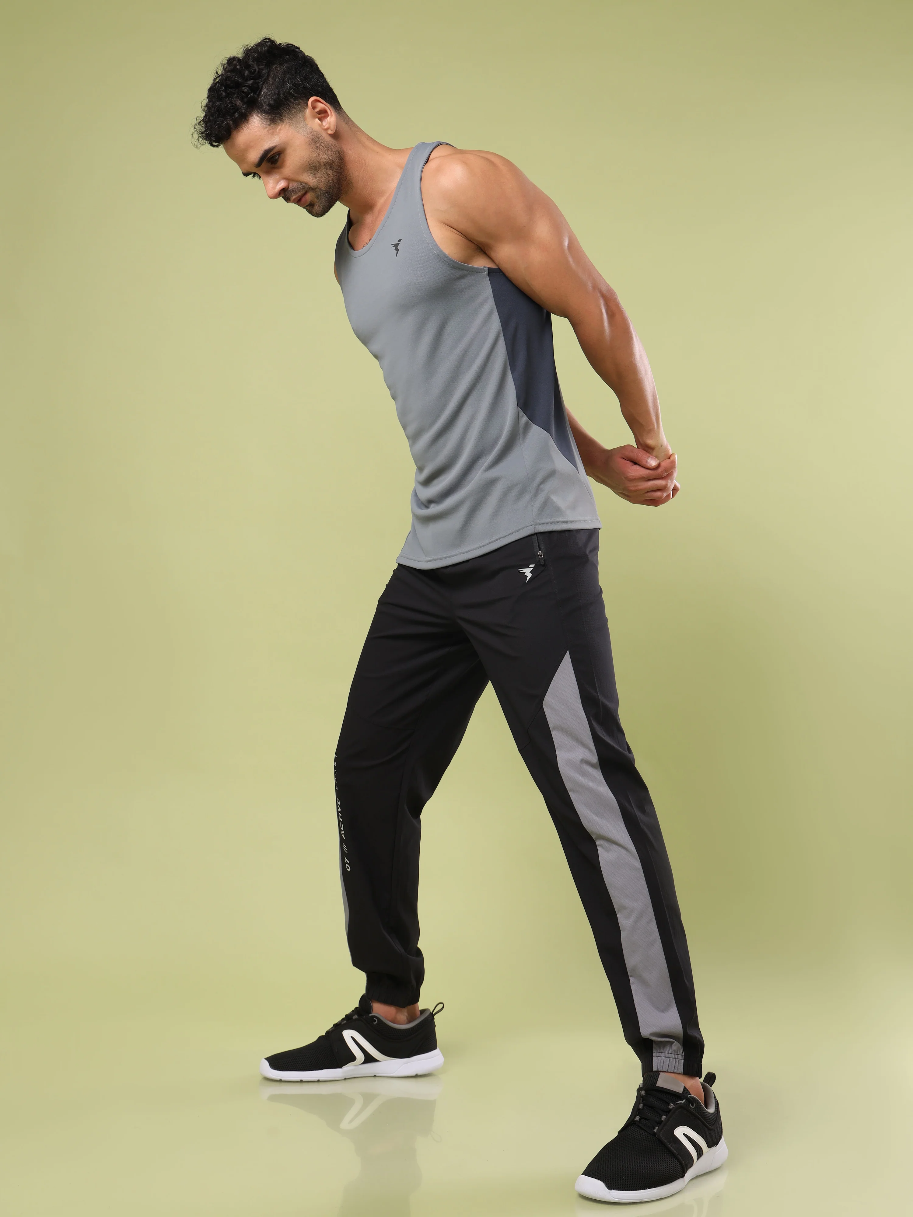 Men Solid Slim Fit Scoop Neck Sports Innerwear Vest with TECHNO COOL+ (Pack of 2) - Image 5