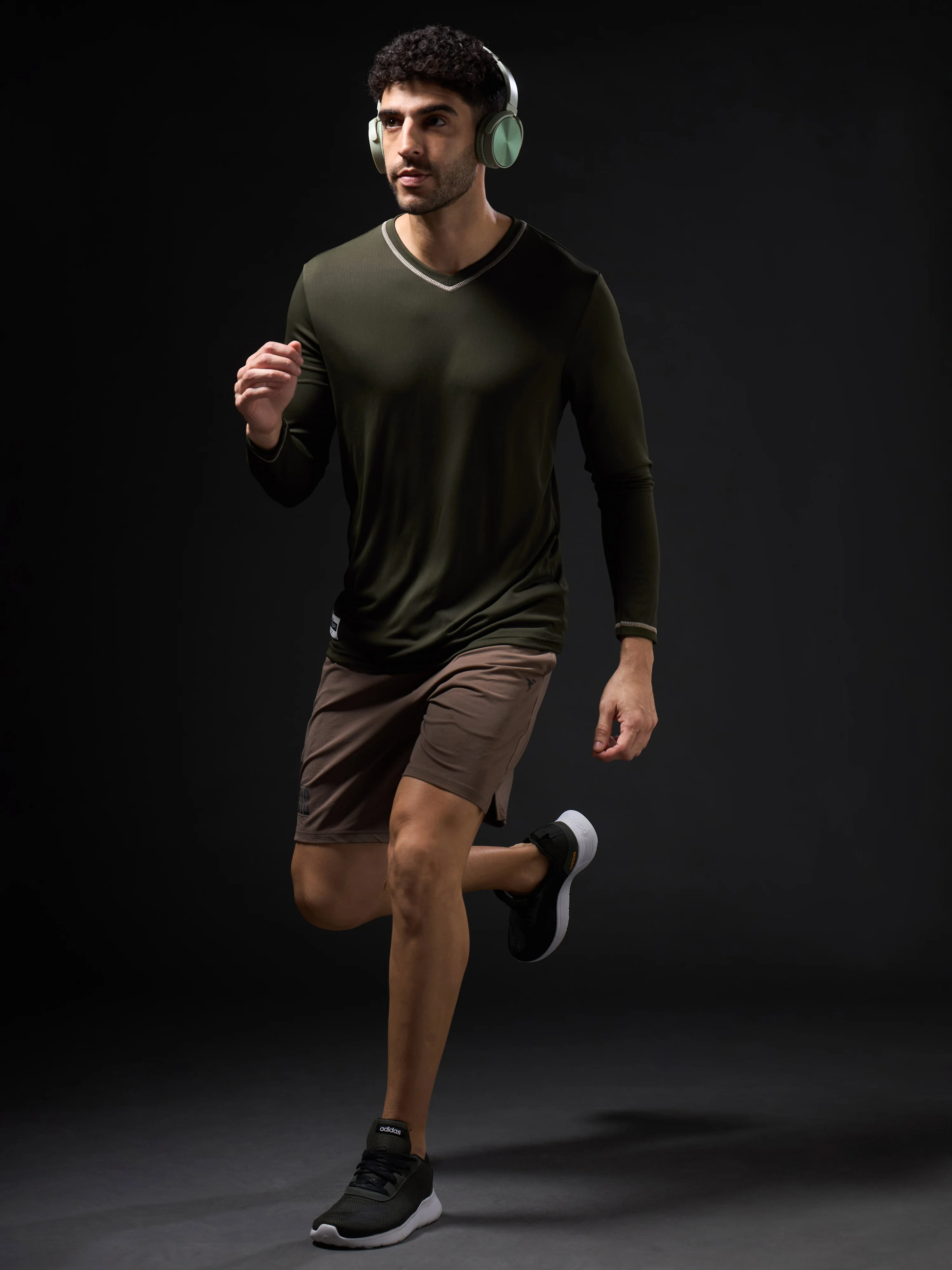 Men Solid Slim Fit V Neck Sports T-shirt with TECHNOCOOL+ - Image 5