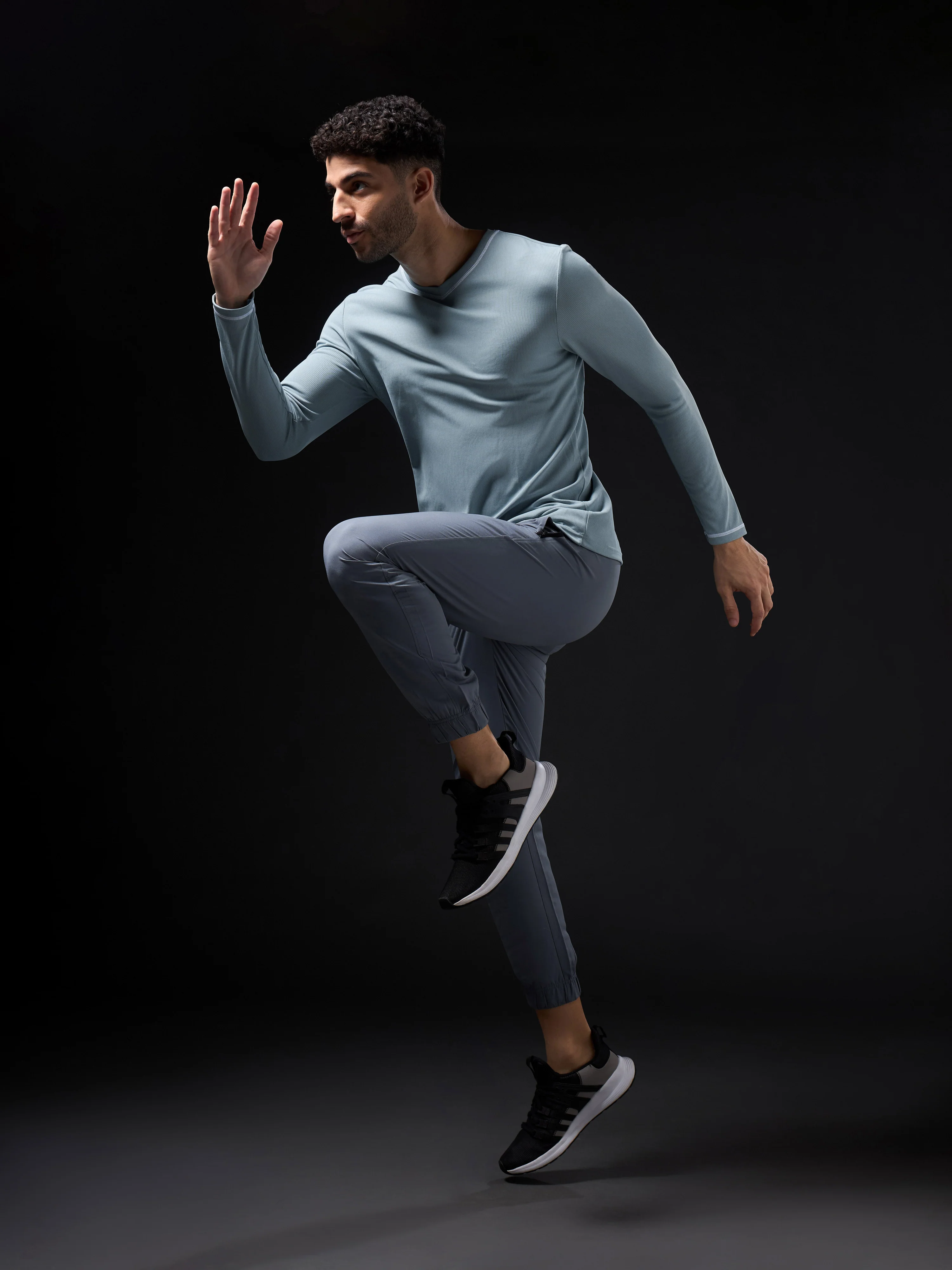 Men Solid Slim Fit V Neck Sports T-shirt with TECHNOCOOL+ - Image 5