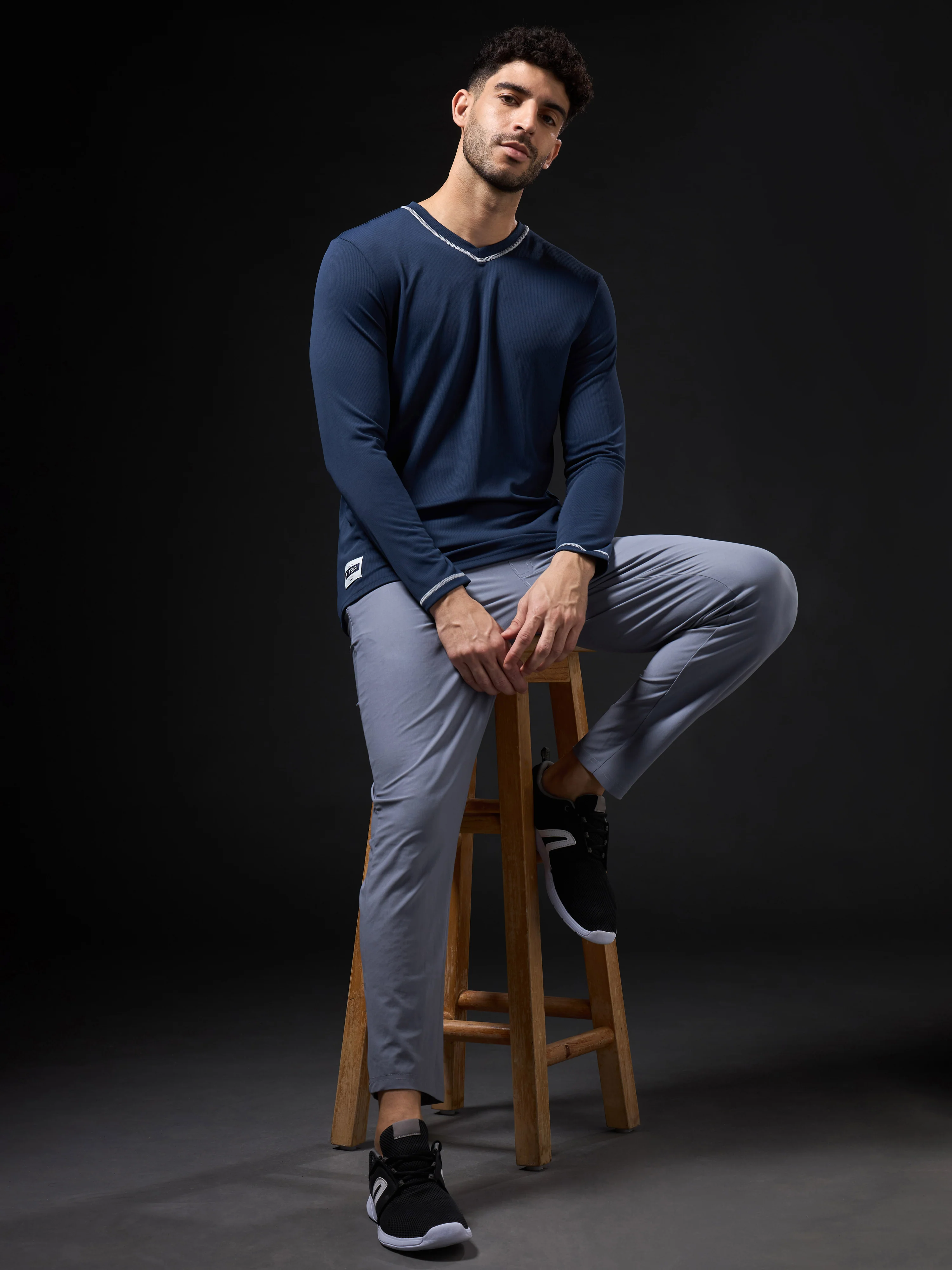 Men Solid Slim Fit V Neck Sports T-shirt with TECHNOCOOL+ - Image 5