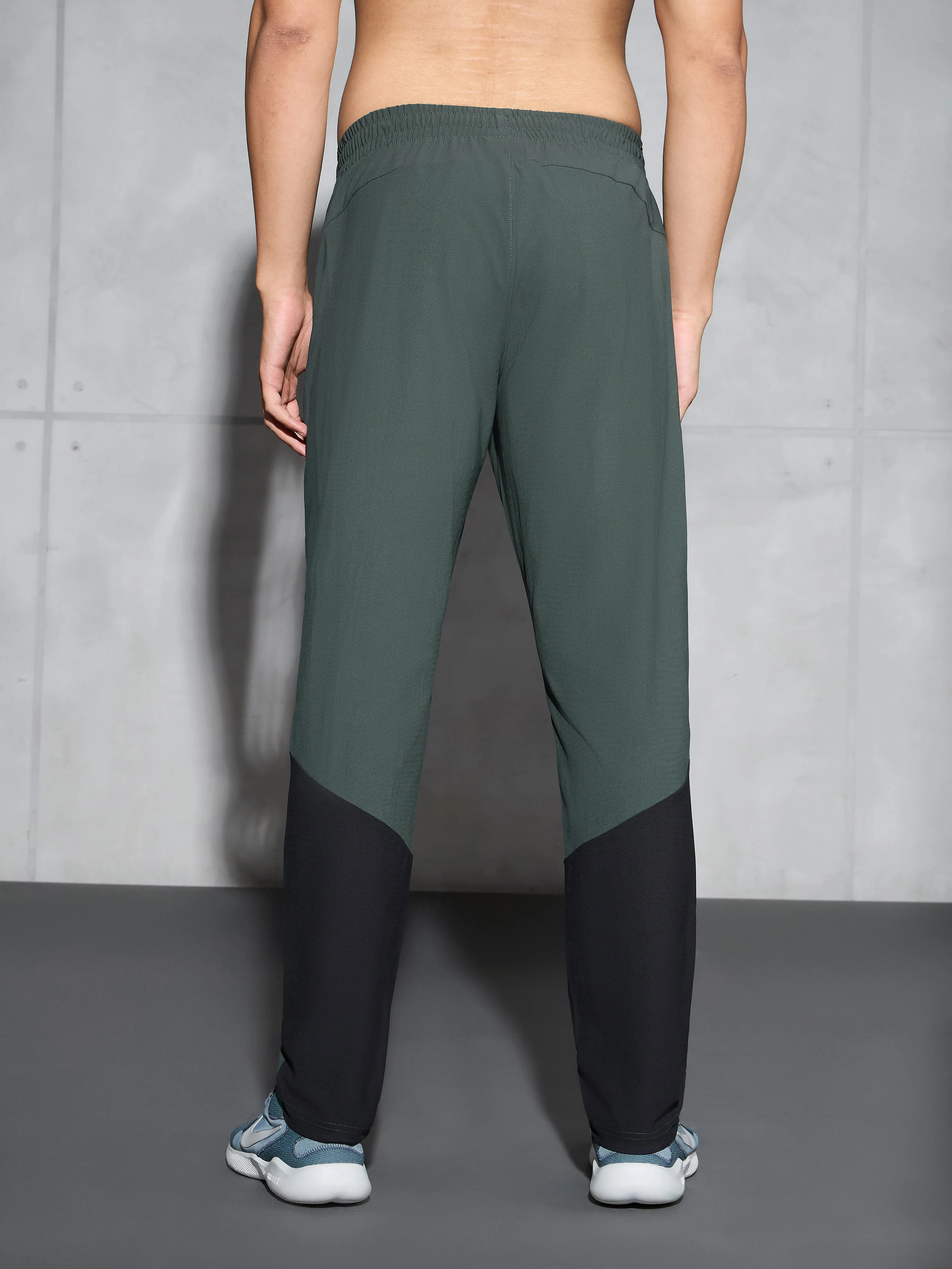 Men Solid Straight Fit Sports Trackpants with DURACOOL+ - Image 3