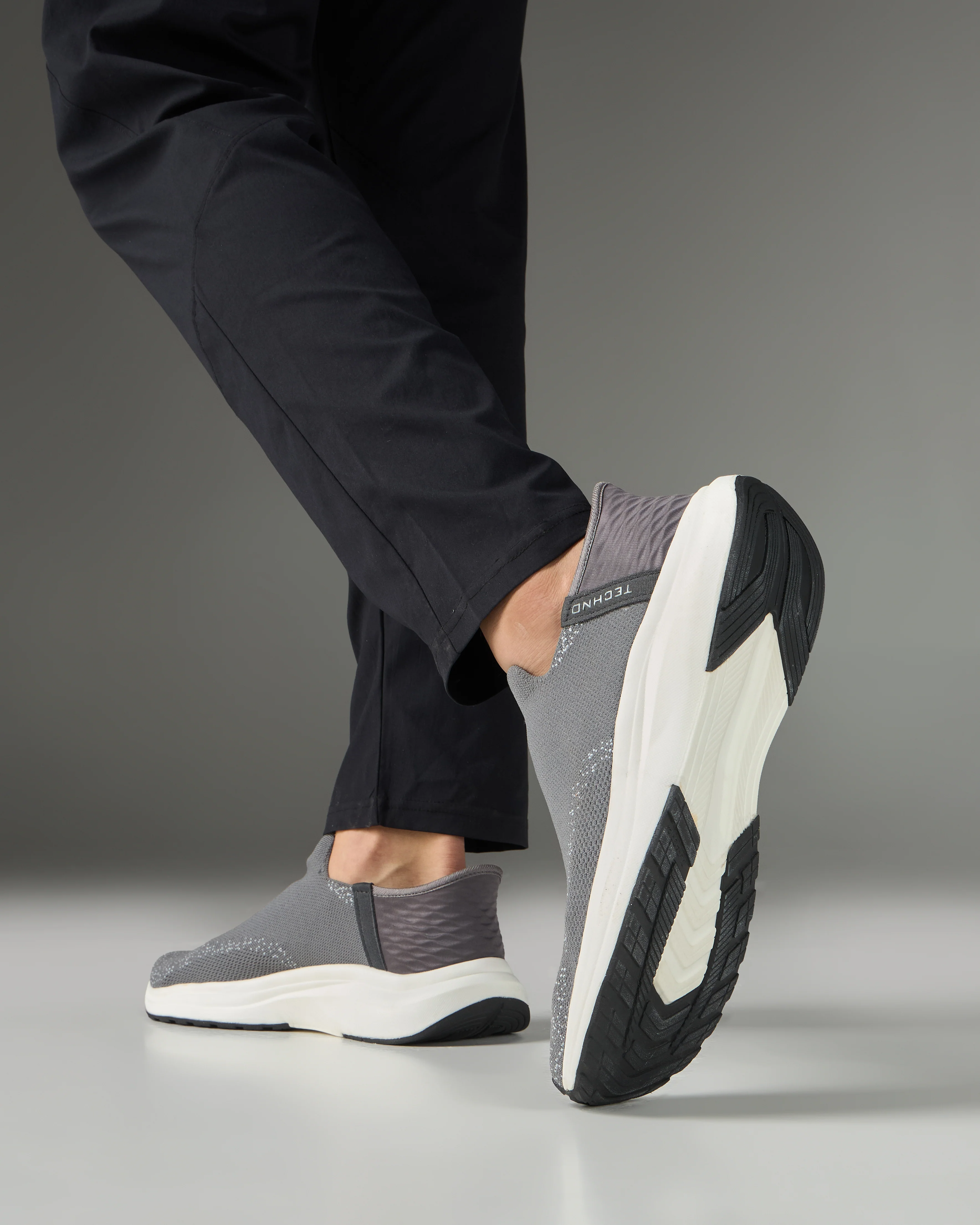 Men Zero-Hands Performance Shoes with NITROLITE - Image 10