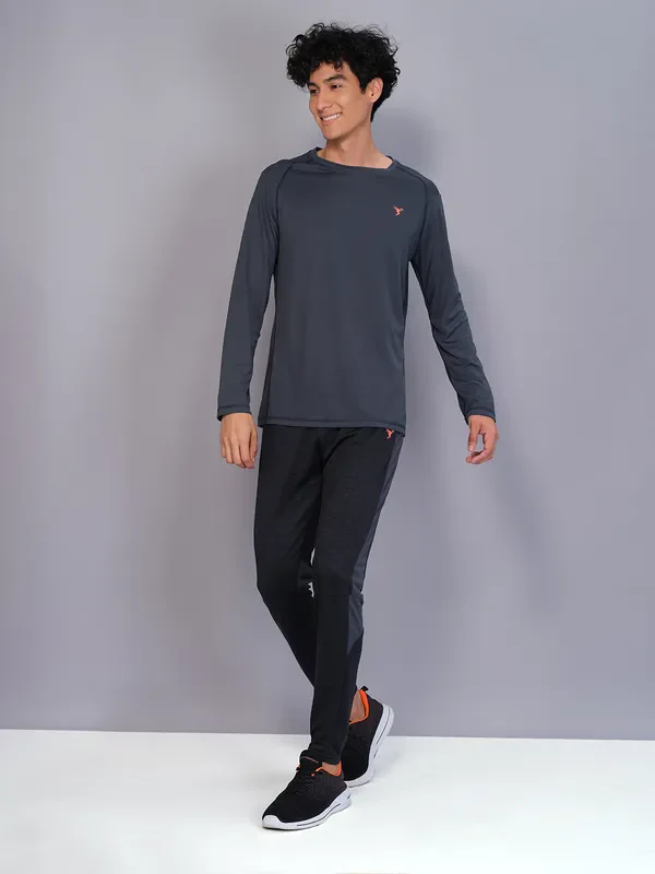 Men Solid Slim Fit Crew Neck T-shirt with TECHNO COOL - Image 4