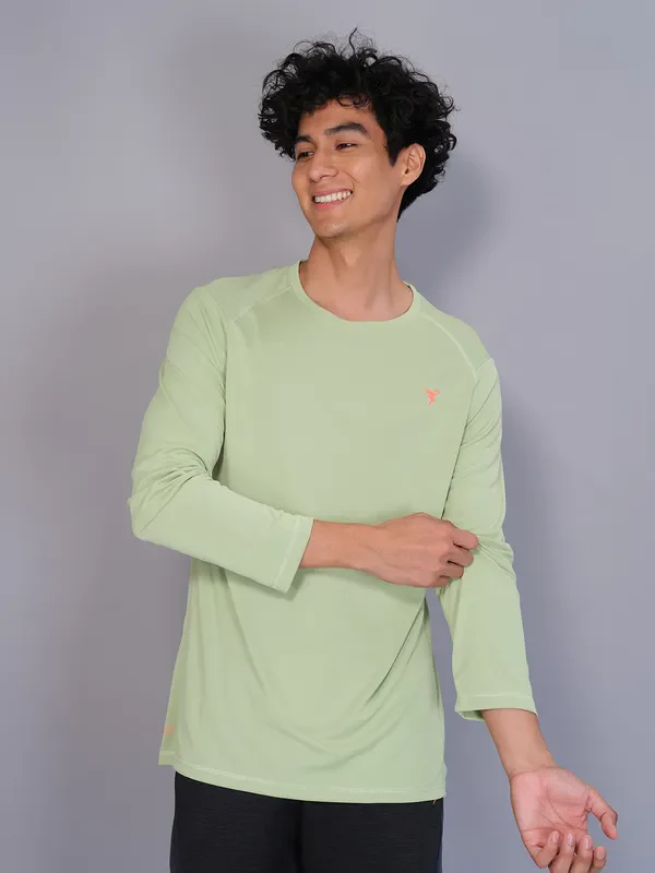 Men Solid Slim Fit Crew Neck T-shirt with TECHNO COOL