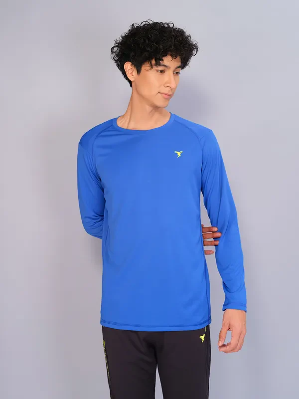 Men Solid Slim Fit Crew Neck T-shirt with TECHNO COOL