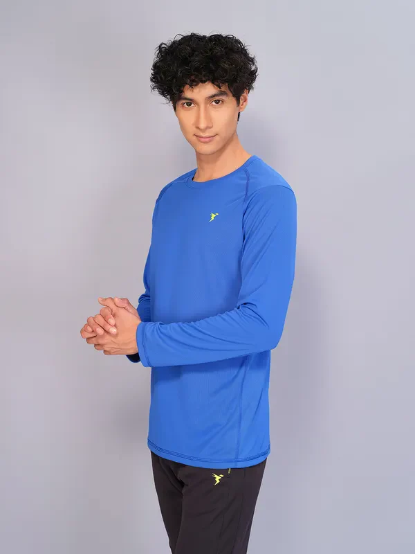 Men Solid Slim Fit Crew Neck T-shirt with TECHNO COOL - Image 2