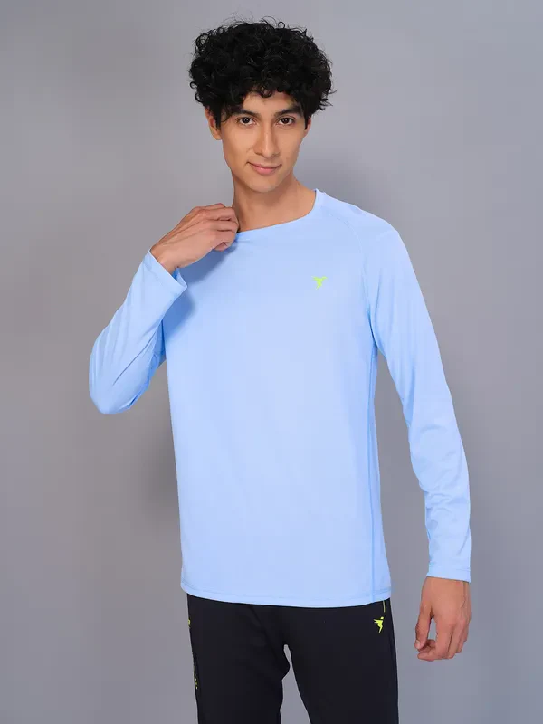Men Solid Slim Fit Crew Neck T-shirt with TECHNO COOL