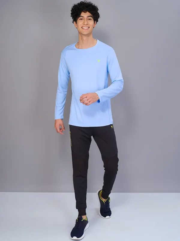 Men Solid Slim Fit Crew Neck T-shirt with TECHNO COOL - Image 4
