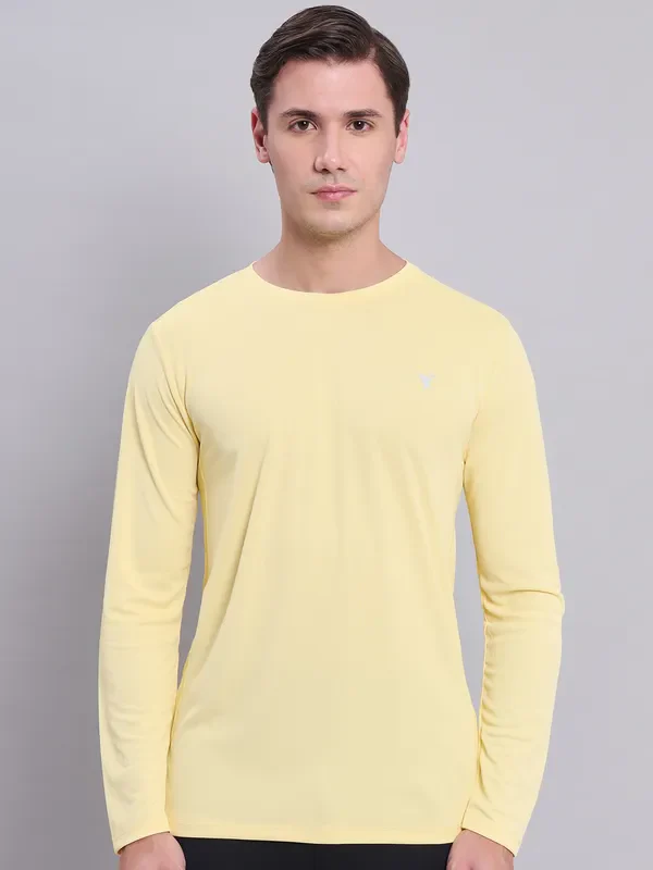 Men Solid Slim Fit Crew Neck T-shirt with TECHNO COOL+