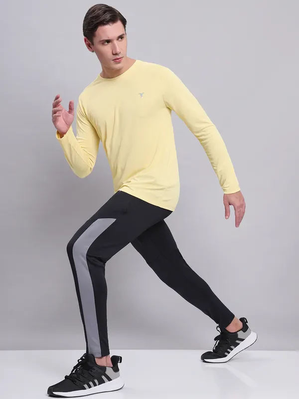 Men Solid Slim Fit Crew Neck T-shirt with TECHNO COOL+ - Image 4