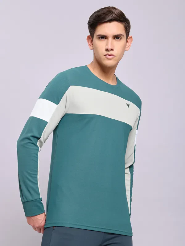 Men Colorblock Slim Fit Crew Neck T-shirt with TECHNOLITE