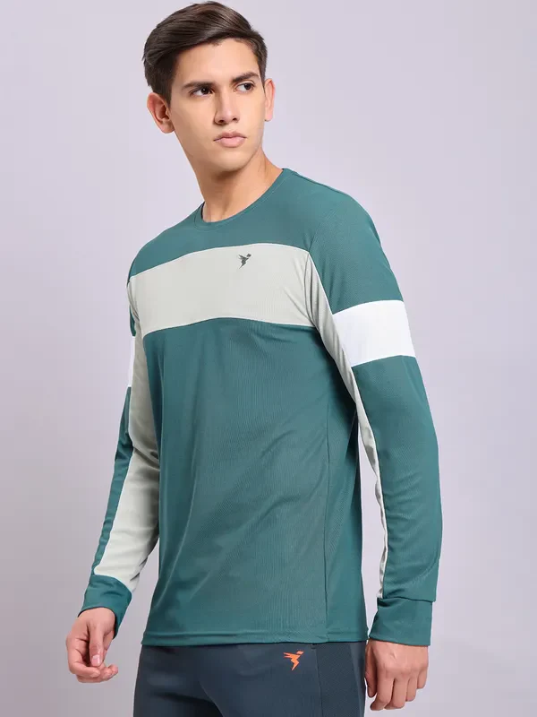 Men Colorblock Slim Fit Crew Neck T-shirt with TECHNOLITE - Image 2