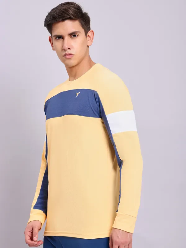 Men Colorblock Slim Fit Crew Neck T-shirt with TECHNOLITE - Image 2