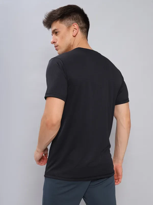 Men Solid Slim Fit Crew Neck T-shirt with TECHNO COOL+ - Image 3
