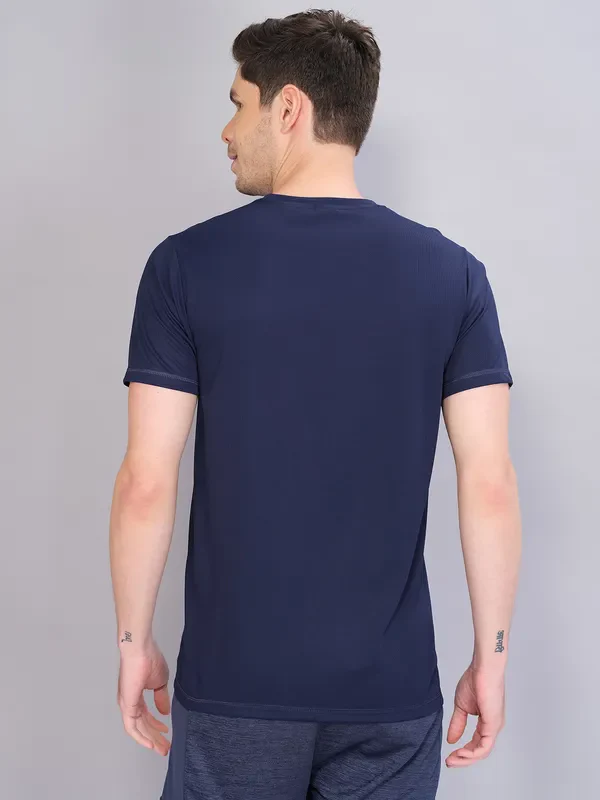 Men Solid Slim Fit Crew Neck T-shirt with TECHNO COOL+ - Image 3