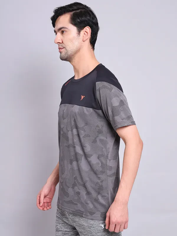 Men Jacquard Slim Fit Crew Neck T-shirt with VENTMESH - Image 3