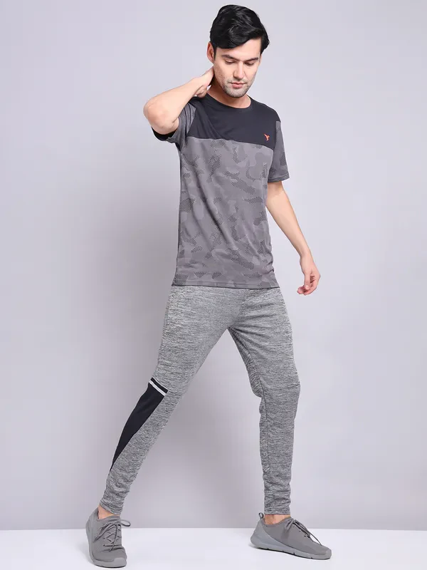 Men Jacquard Slim Fit Crew Neck T-shirt with VENTMESH - Image 4