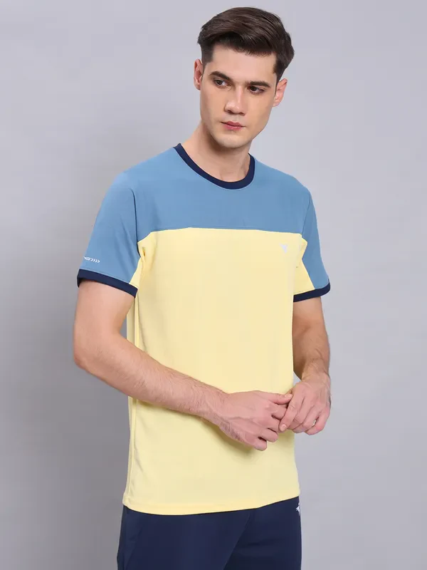 Men Colorblock Slim Fit Crew Neck T-shirt with TECHNO COOL+