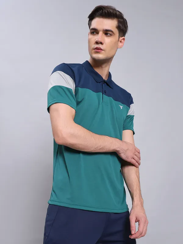 Men Colorblock Slim Fit Polo T-shirt with TECHNO COOL+
