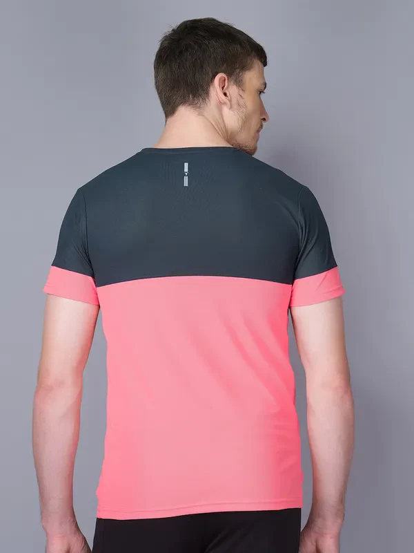 Men Colorblock Slim Fit Crew Neck T-shirt with TECHNO GUARD - Image 2
