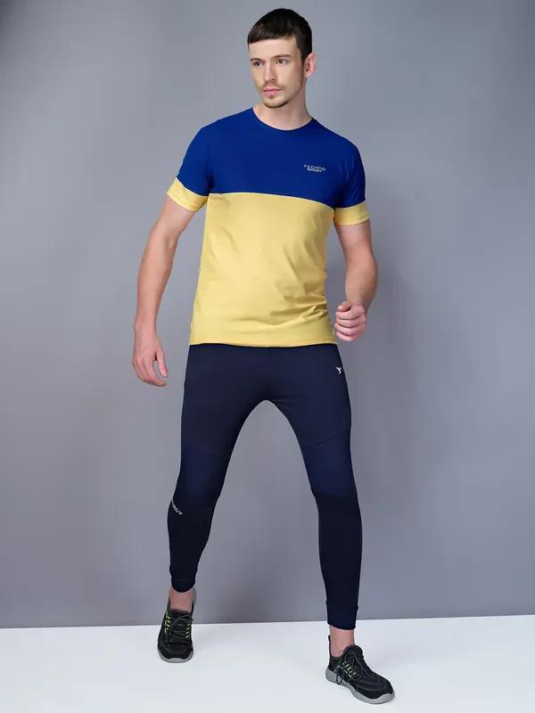 Men Colorblock Slim Fit Crew Neck T-shirt with TECHNO GUARD - Image 4