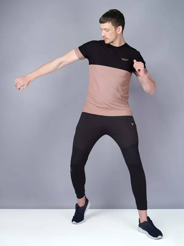 Men Colorblock Slim Fit Crew Neck T-shirt with TECHNO GUARD - Image 4