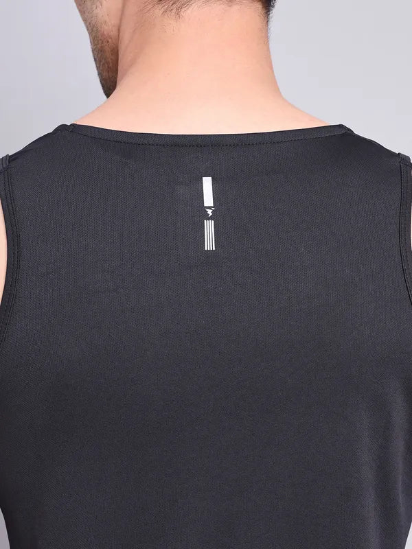 Men Colorblock Slim Fit Scoop Neck Innerwear Vest with TECHNO COOL+ - Image 5