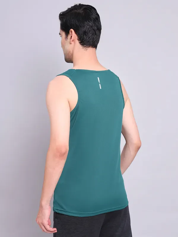 Men Colorblock Slim Fit Scoop Neck Innerwear Vest with TECHNO COOL+ - Image 2