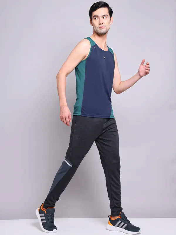 Men Colorblock Slim Fit Scoop Neck Innerwear Vest with TECHNO COOL+ - Image 4