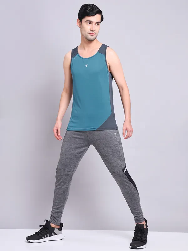 Men Colorblock Slim Fit Scoop Neck Innerwear Vest with TECHNO COOL+ - Image 3