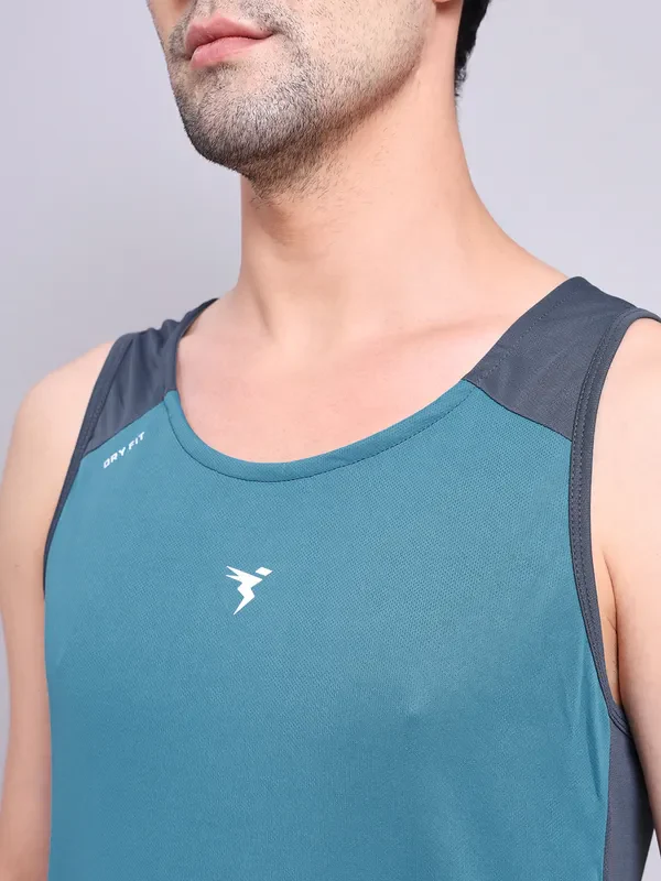 Men Colorblock Slim Fit Scoop Neck Innerwear Vest with TECHNO COOL+ - Image 4