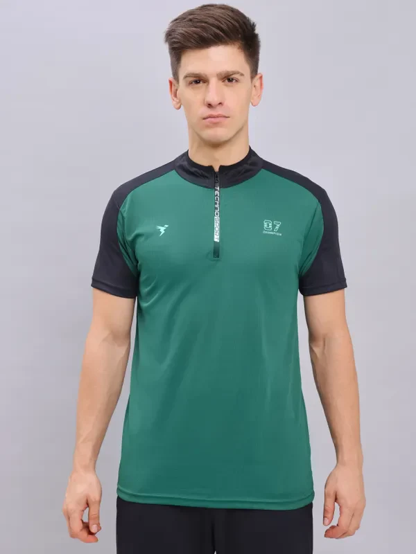 Men Colorblock Slim Fit Mock Neck T-shirt with TECHNO COOL+