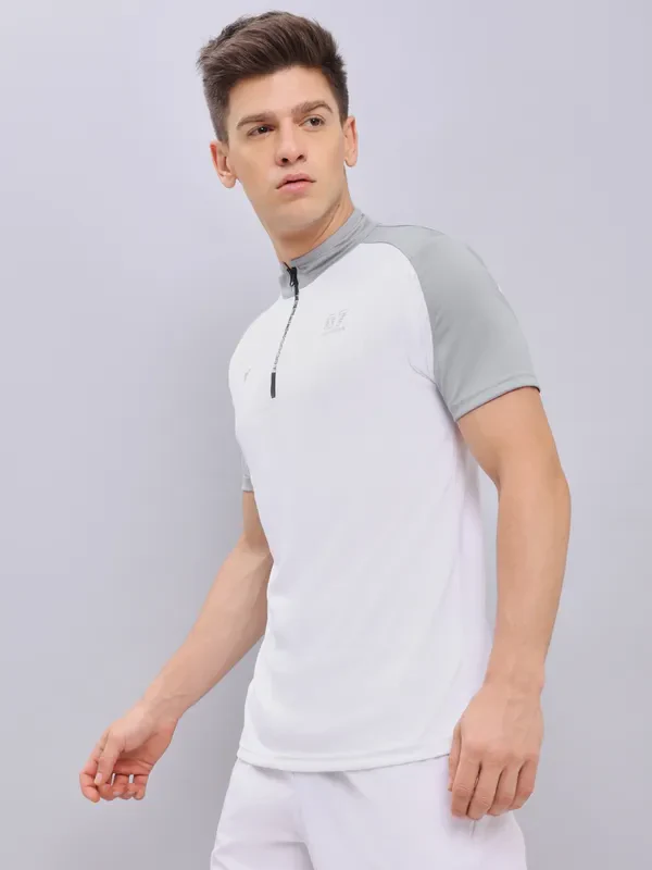 Men Colorblock Slim Fit Mock Neck T-shirt with TECHNO COOL+
