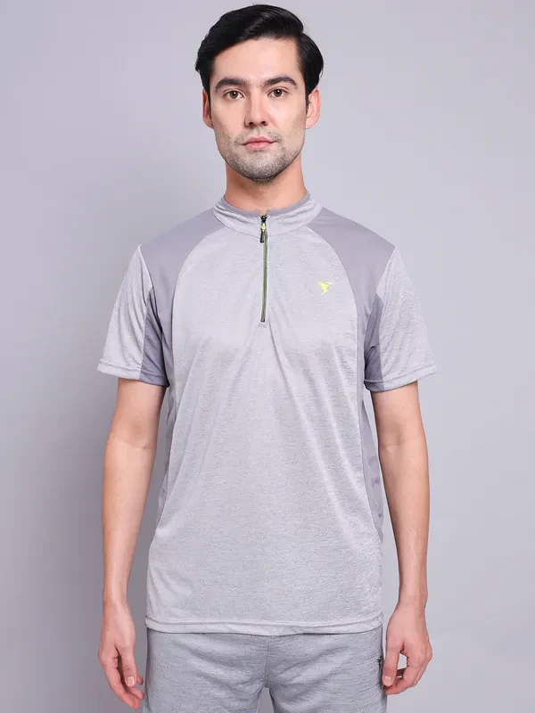 Men Melange Slim Fit Mock Neck T-shirt with TECHNO COOL+