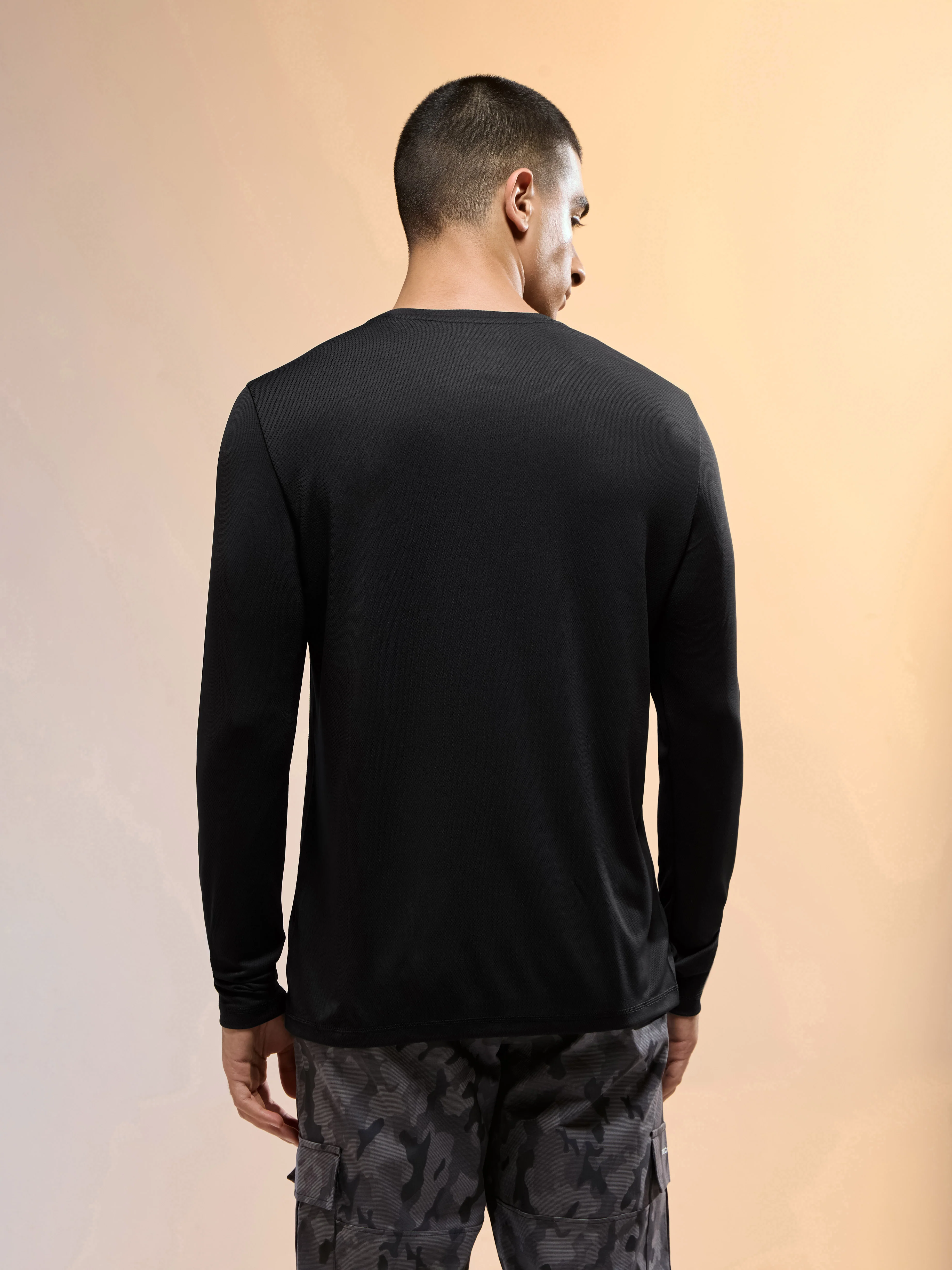 Men Solid Slim Fit Crew Neck T-shirt with TECHNO COOL+ - Image 3